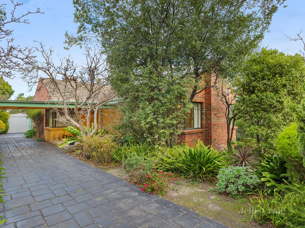 6 Llanos Avenue MALVERN EAST