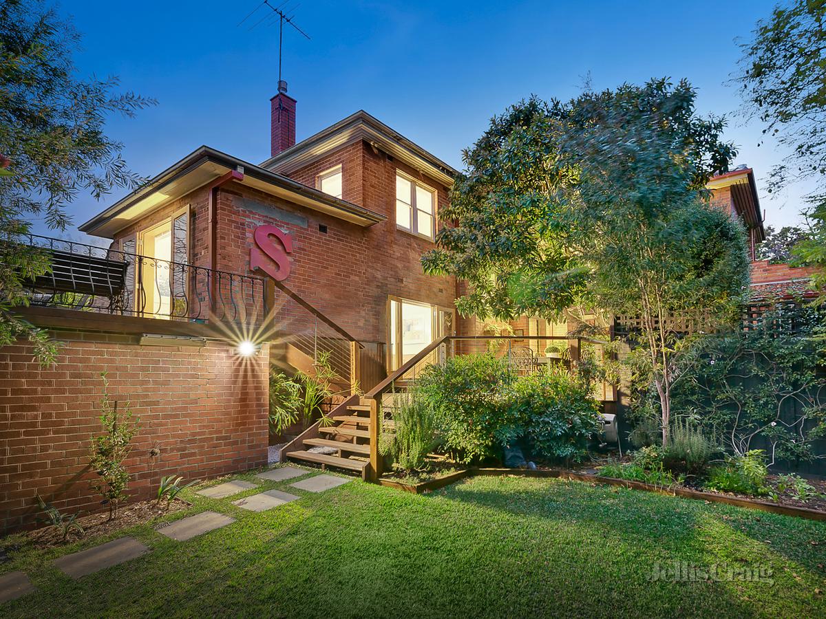 6 South Court SURREY HILLS