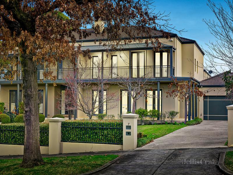 7/136 Yarrbat Avenue BALWYN