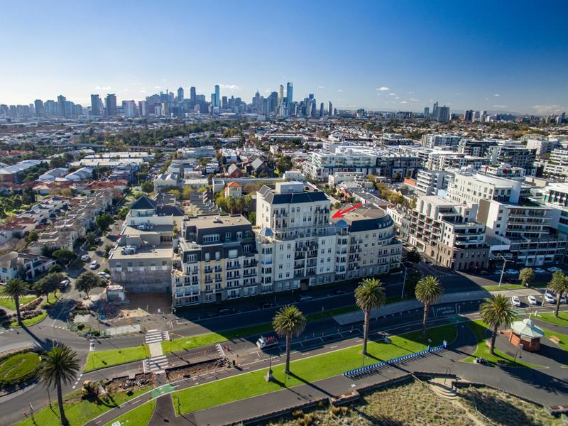 702/89 Beach Street PORT MELBOURNE