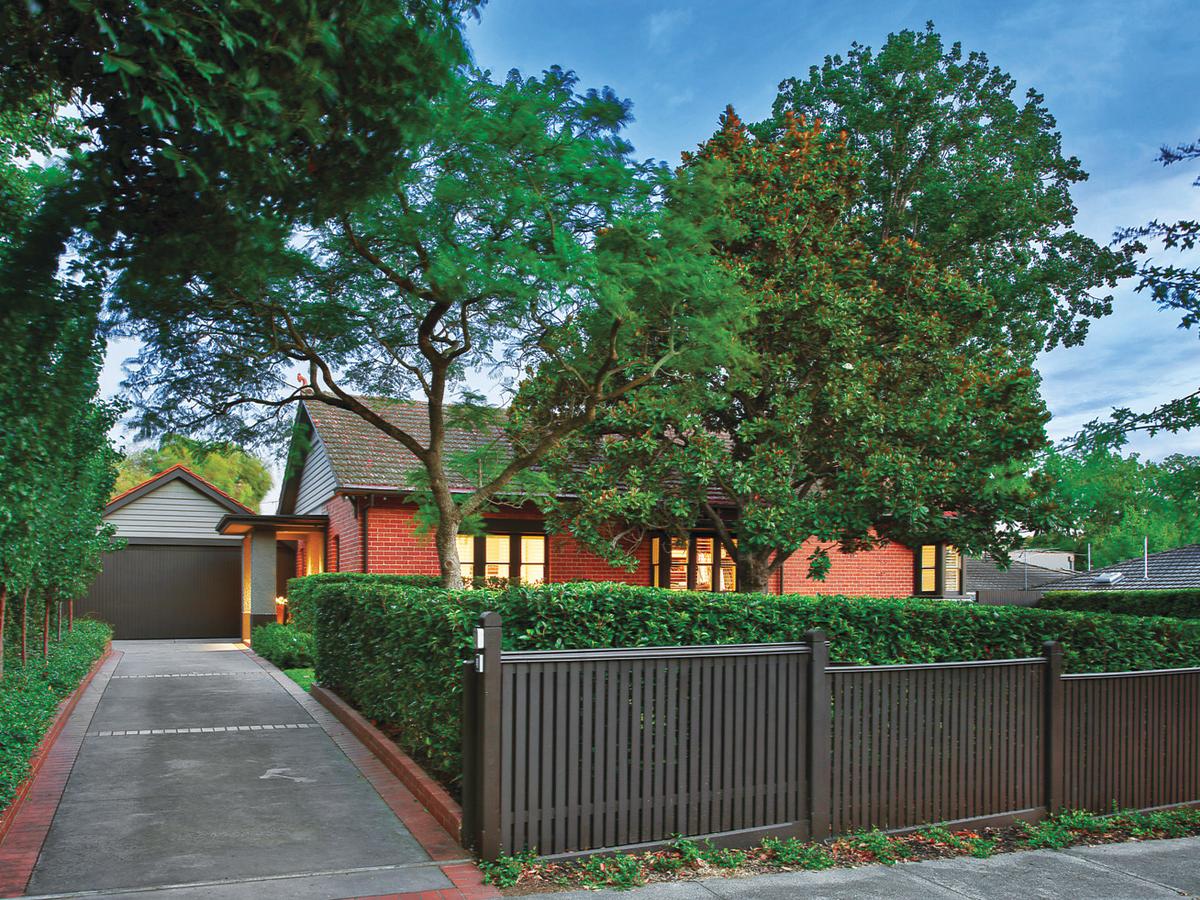 71 Essex Road SURREY HILLS