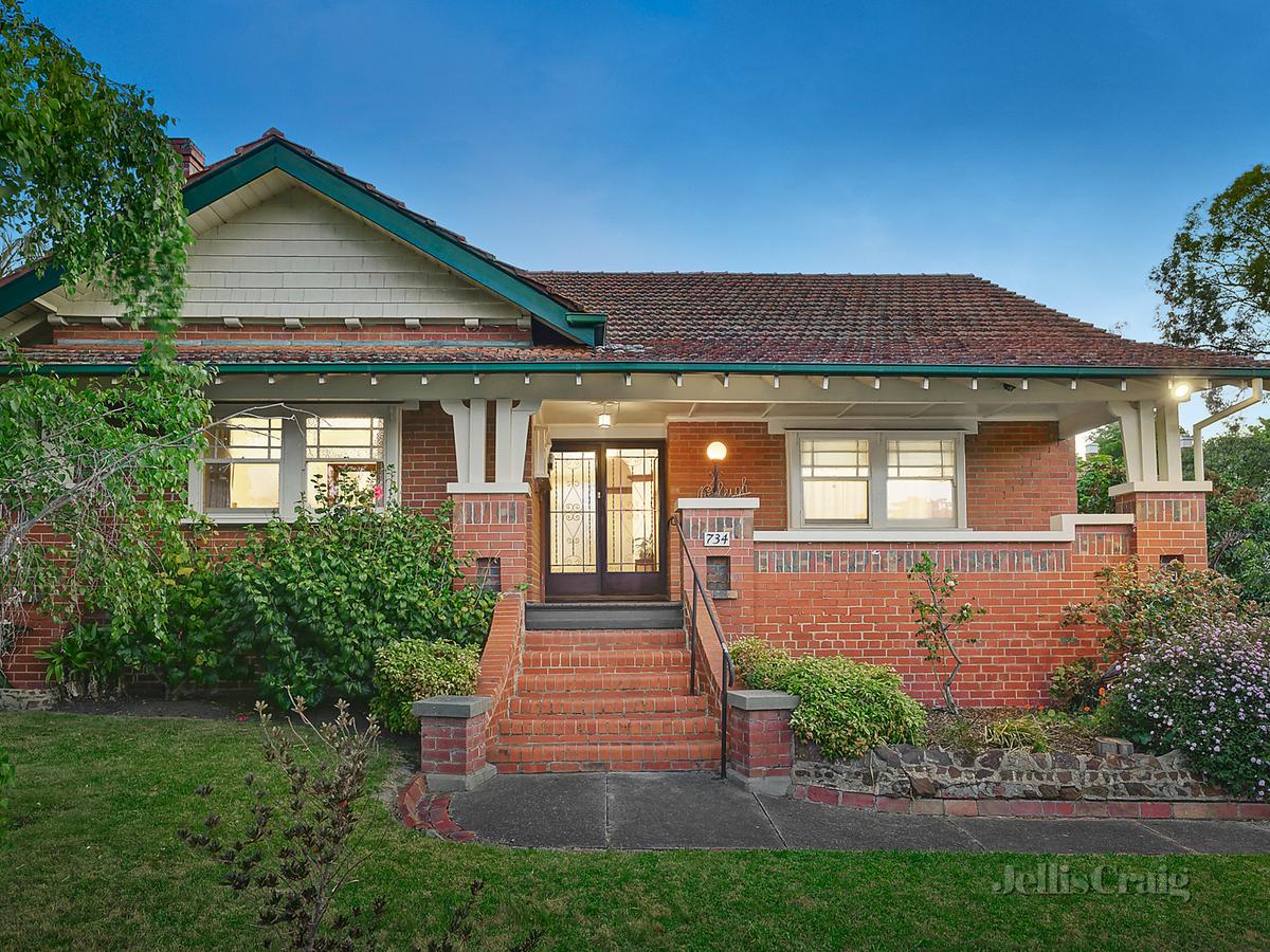734 Whitehorse Road MONT ALBERT