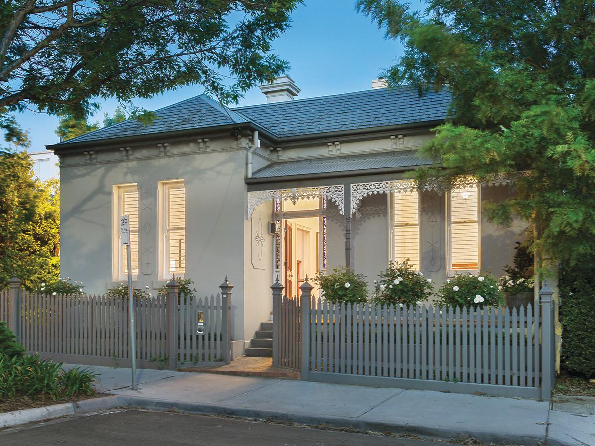 76 Hawksburn Road SOUTH YARRA