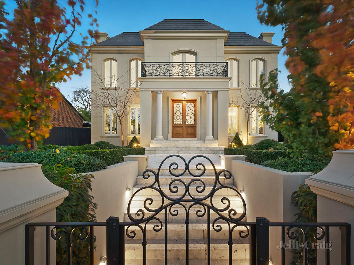 76 Winmalee Road BALWYN
