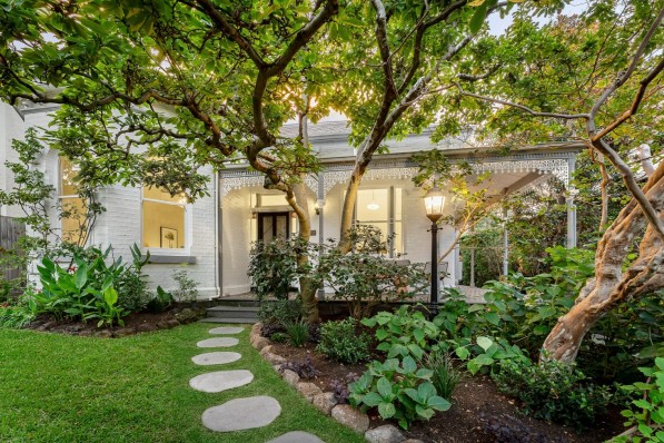 7 Hawksburn Road SOUTH YARRA