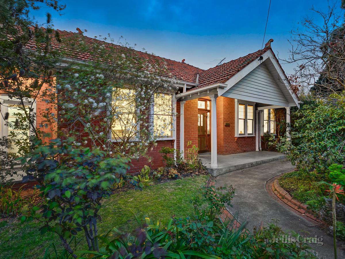 7 Hillcrest Avenue KEW