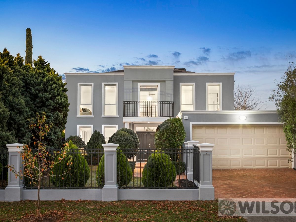 7 Huntingfield Court CARNEGIE