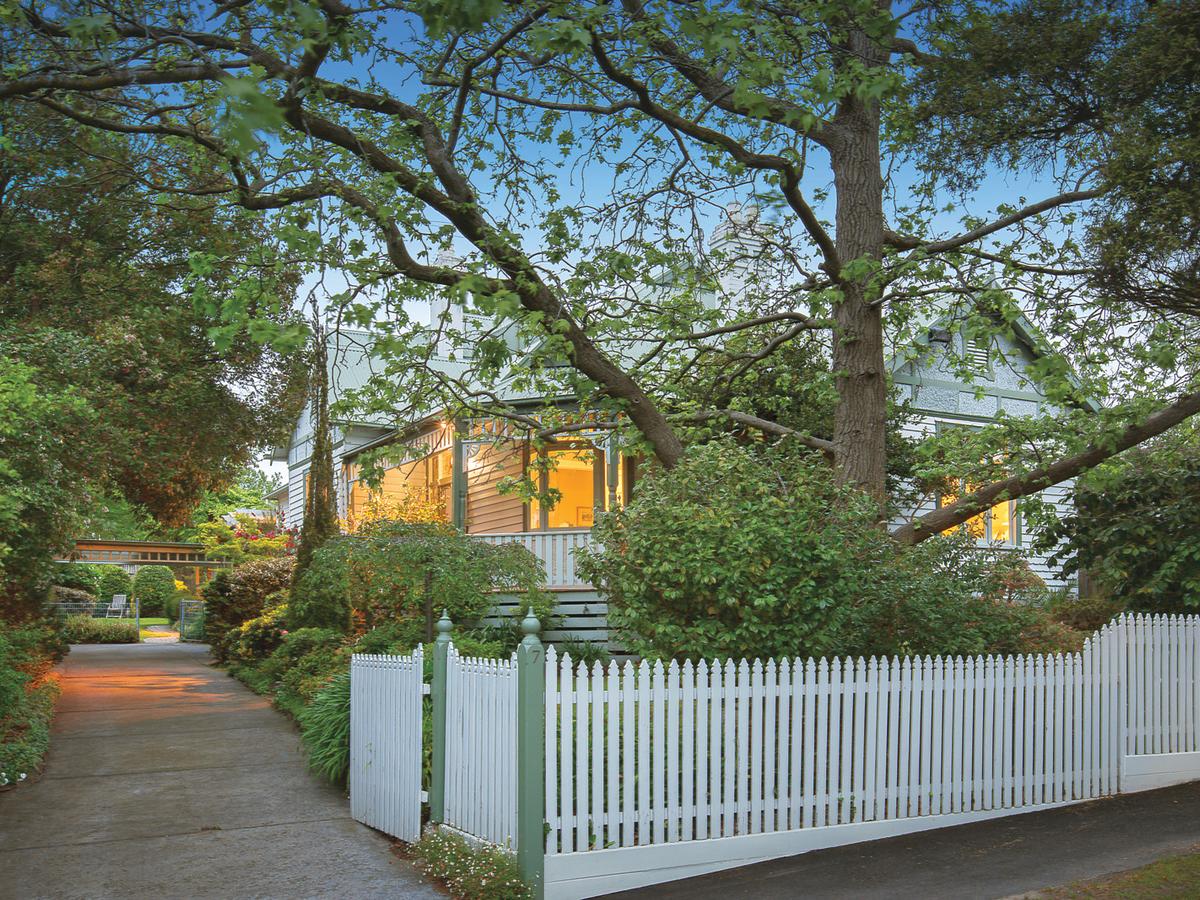 7 Middlesex Road SURREY HILLS