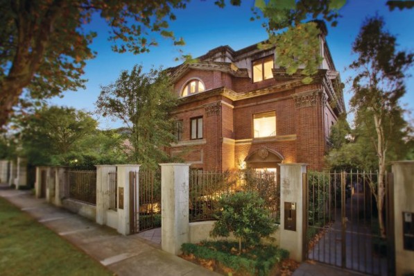 7b Woorigoleen Road TOORAK