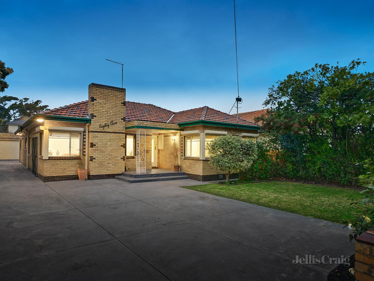 82 Rowen Street GLEN IRIS