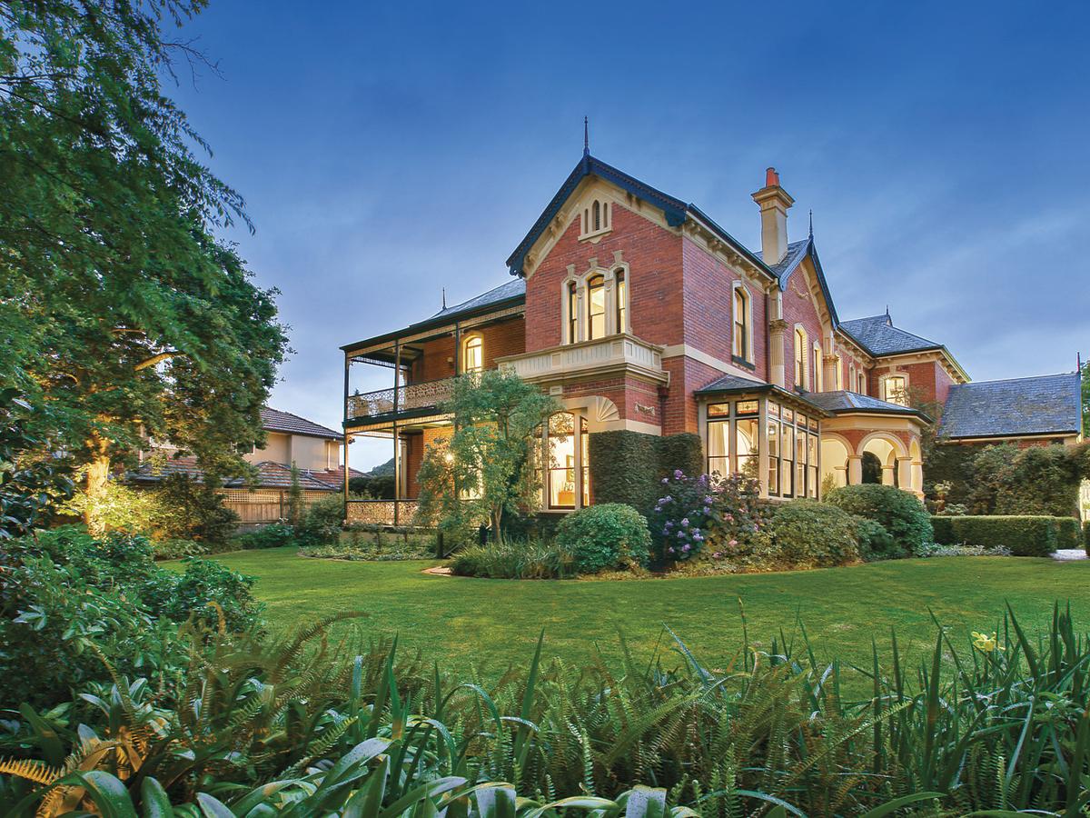 86 Normanby Road KEW