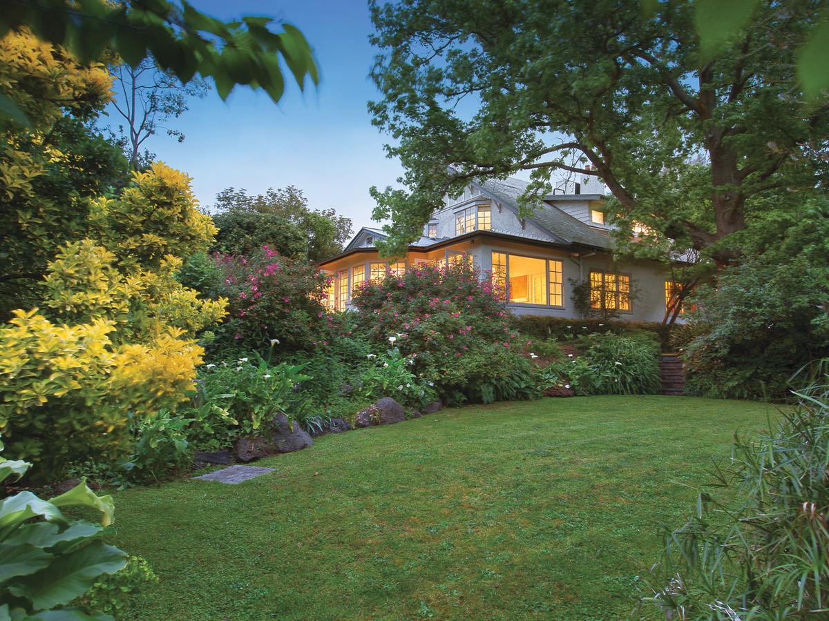 8 Adeney Avenue KEW