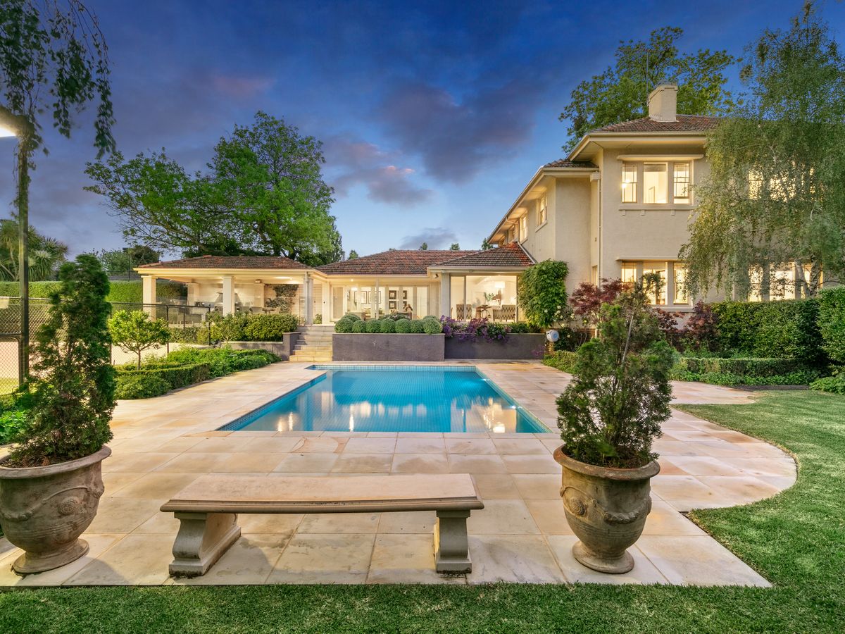 8 Florence Avenue KEW