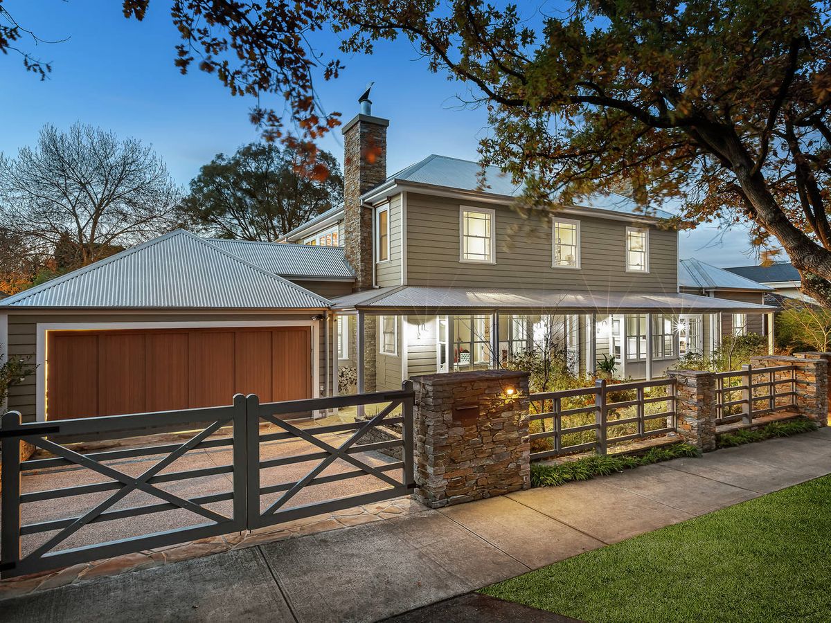 8 Lightfoot Street MONT ALBERT