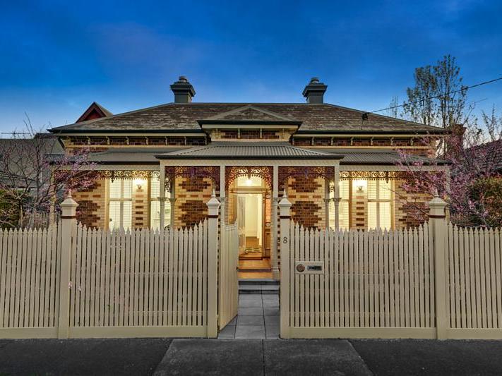 8 Pine Grove MALVERN