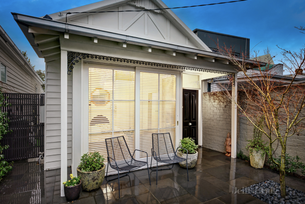 9 Chatsworth Road PRAHRAN
