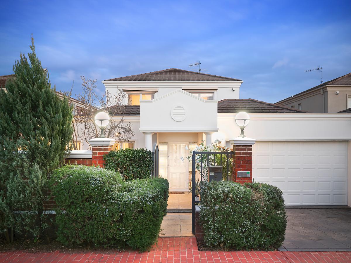 9 Clevedon Court KEW